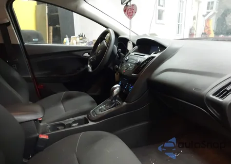 2015 Ford Focus Se z USA, uszkodzony, nr VIN 1FADP3K23FL277168